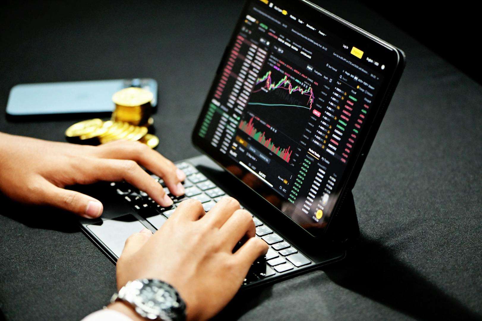 Bitcoin slides toward $75,000, ETH, SOL, XRP drop as oil hits four-year high